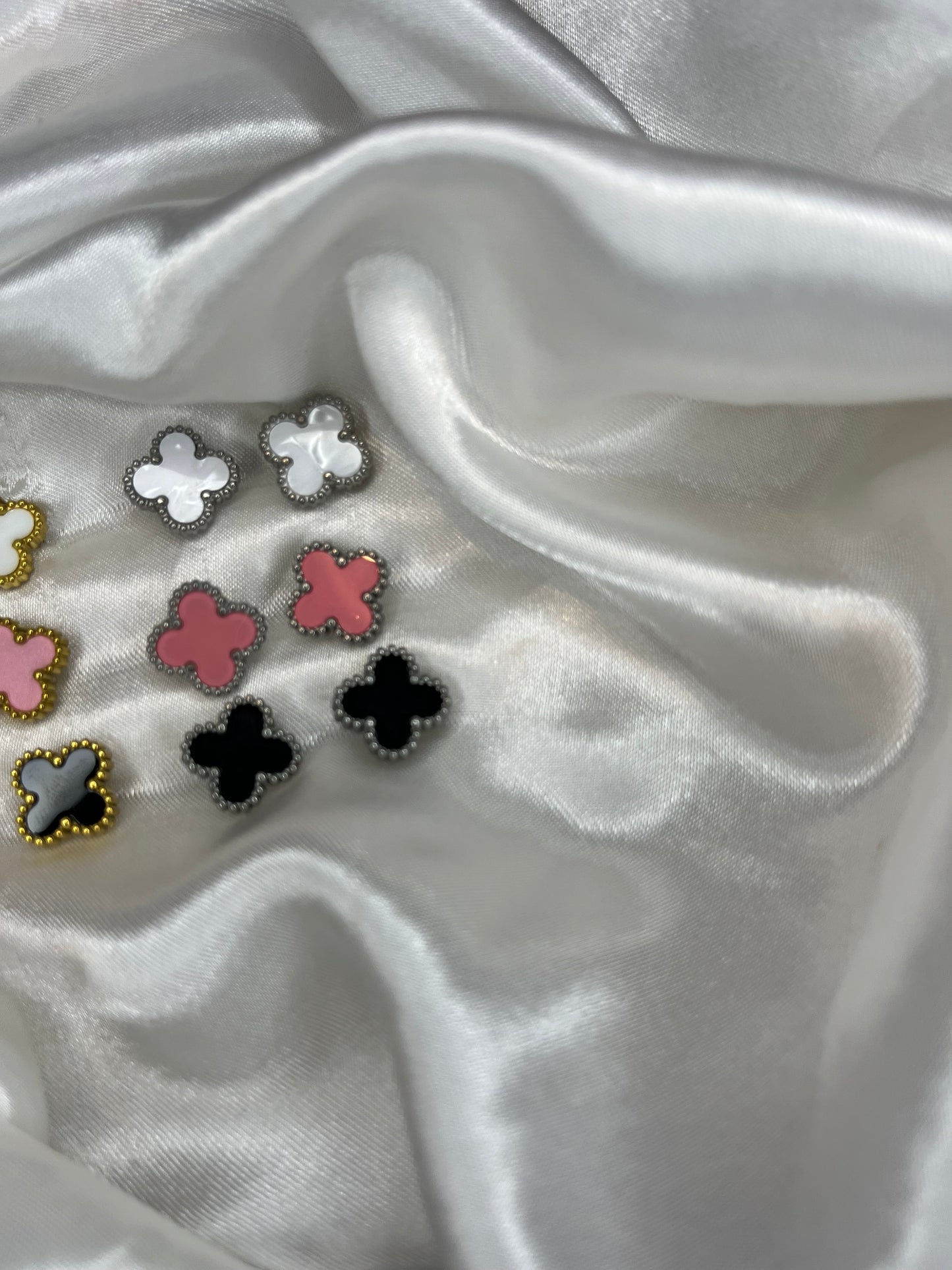 Gold or silver colour clover earrings