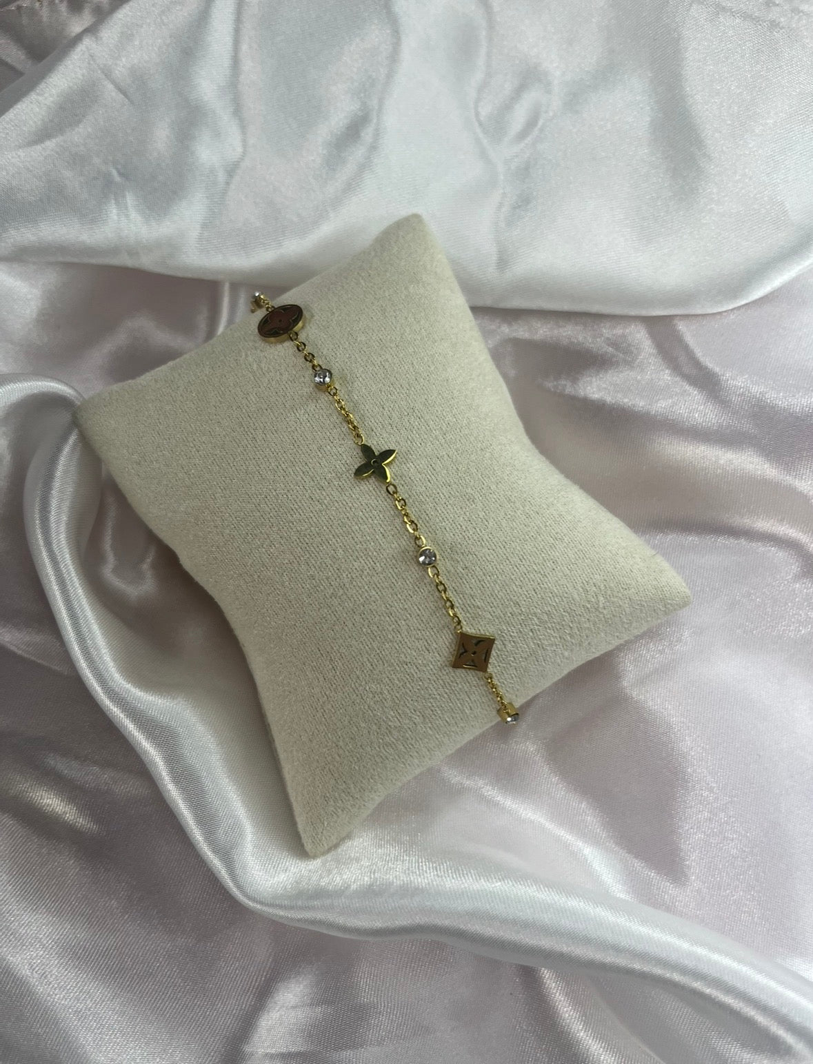 Gold Diamond Clover Dainty bracelet
