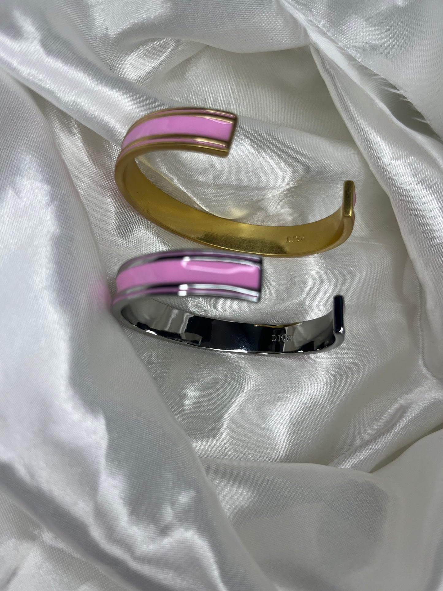 Gold or silver pink star DD open bangle