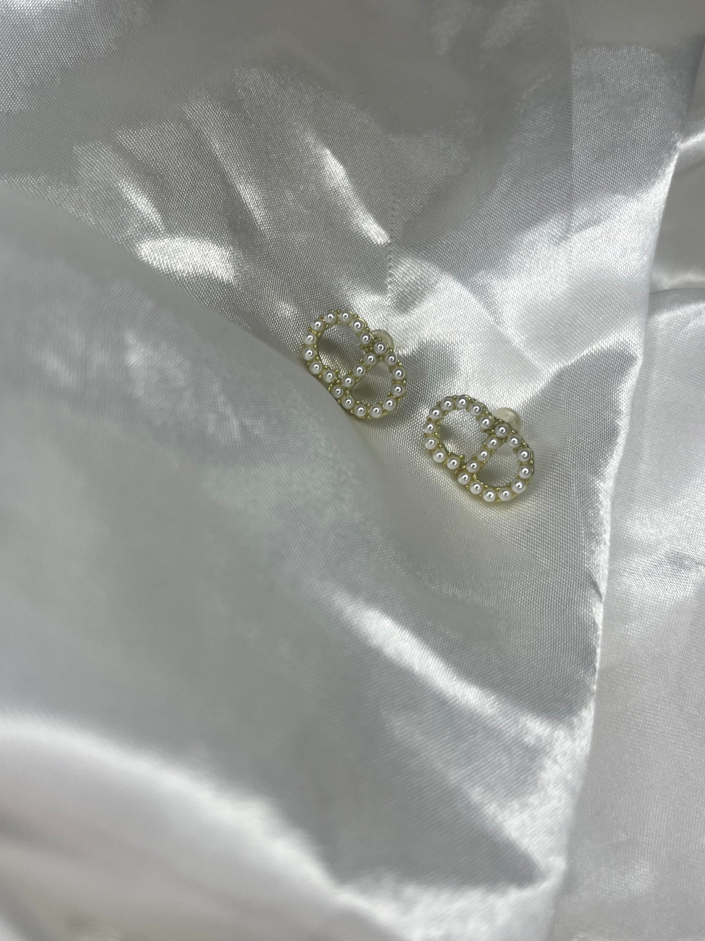 Gold pearl DD earrings