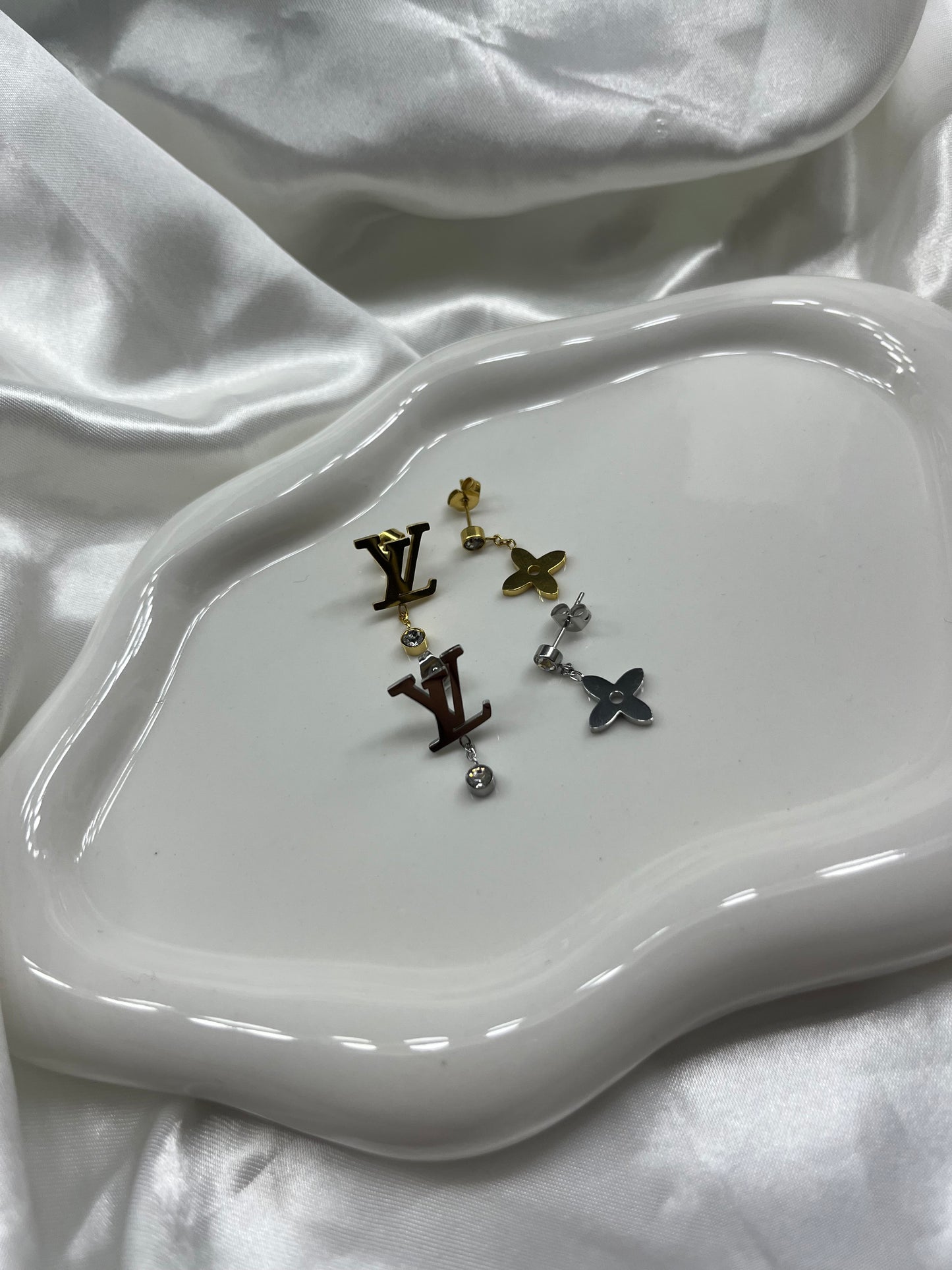 Gold or silver luvu clover earrings