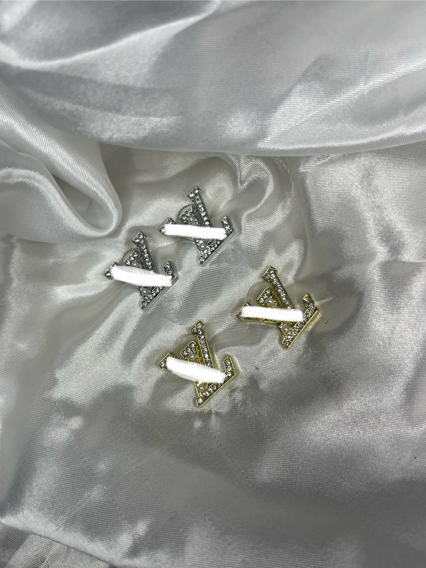 Gold or silver pearl diamanté luvu earrings