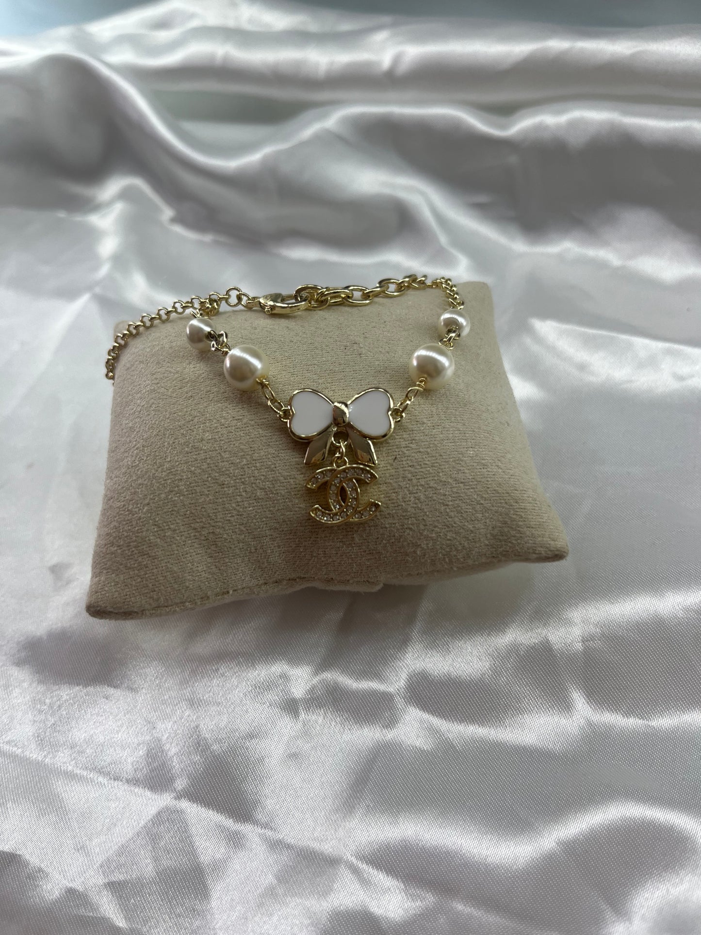 Gold white bow Pearl cece necklace