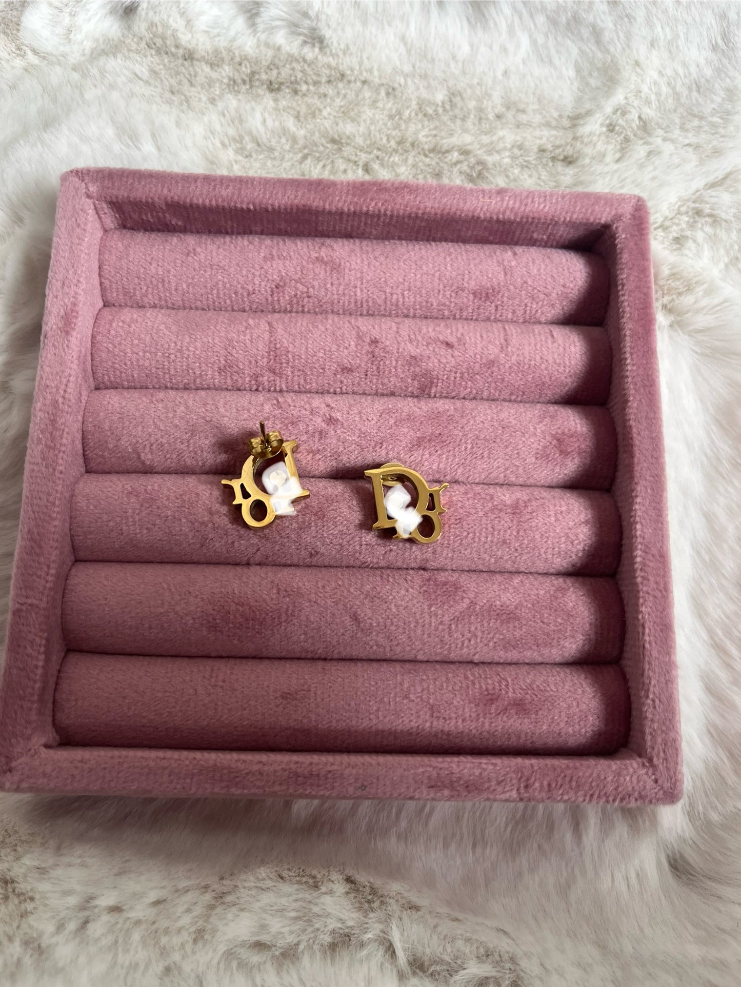 Gold DD plain earrings