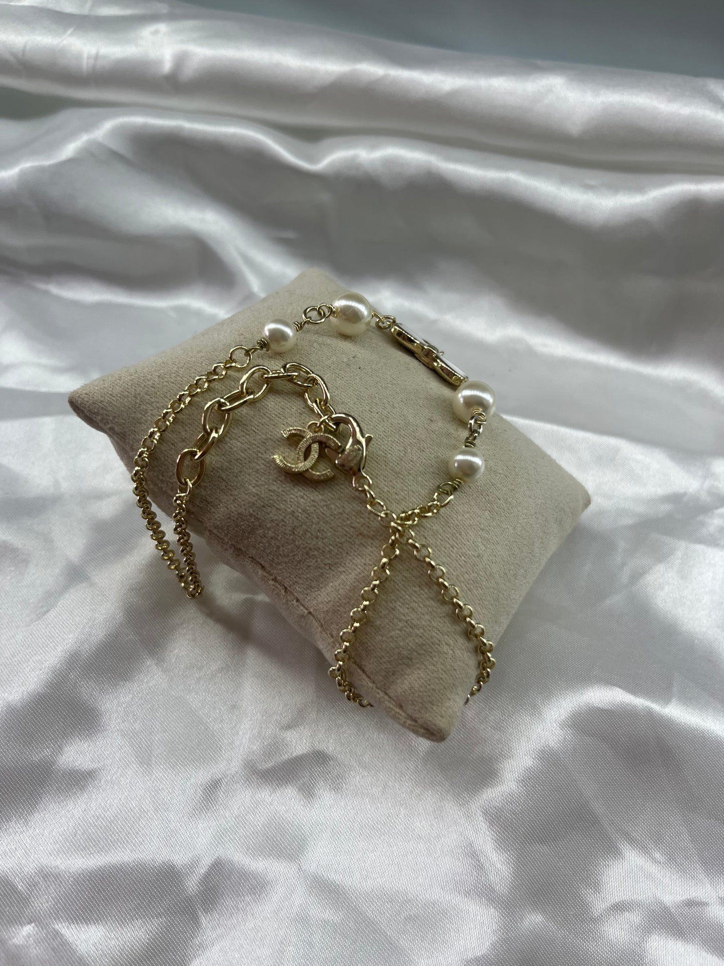 Gold white bow Pearl cece necklace