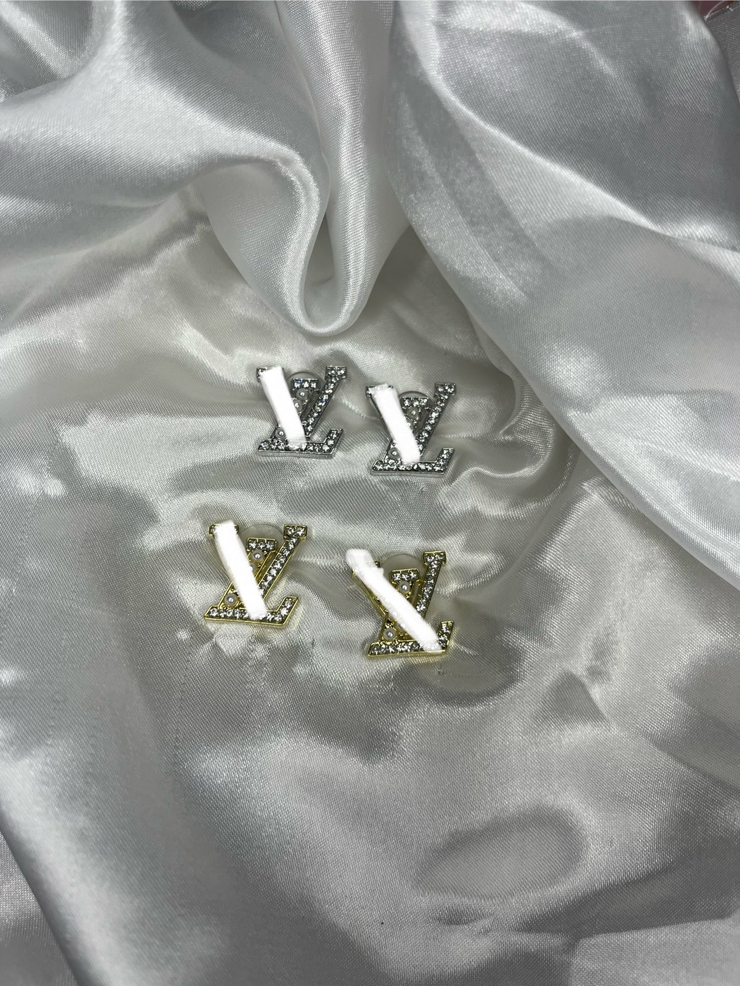 Gold or silver pearl diamanté luvu earrings