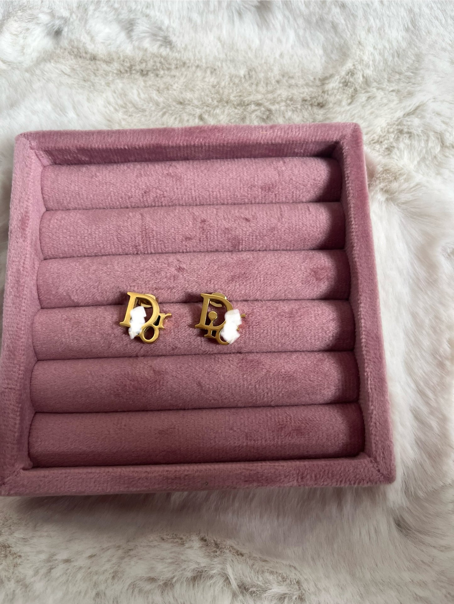 Gold DD plain earrings