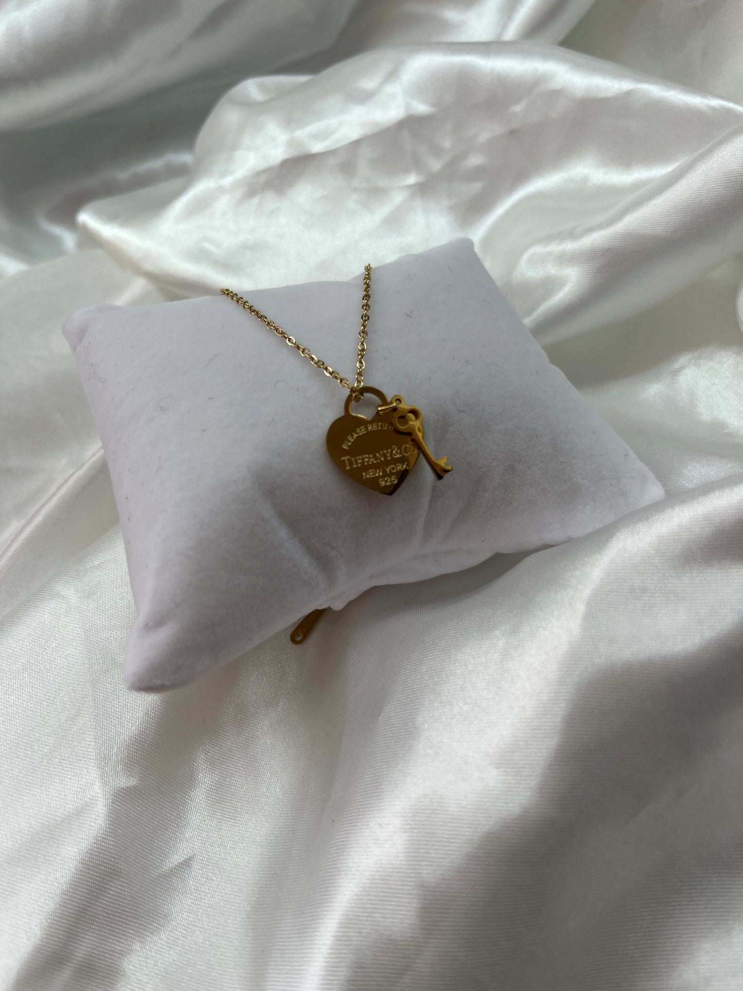 Gold heart keylock tiff necklace
