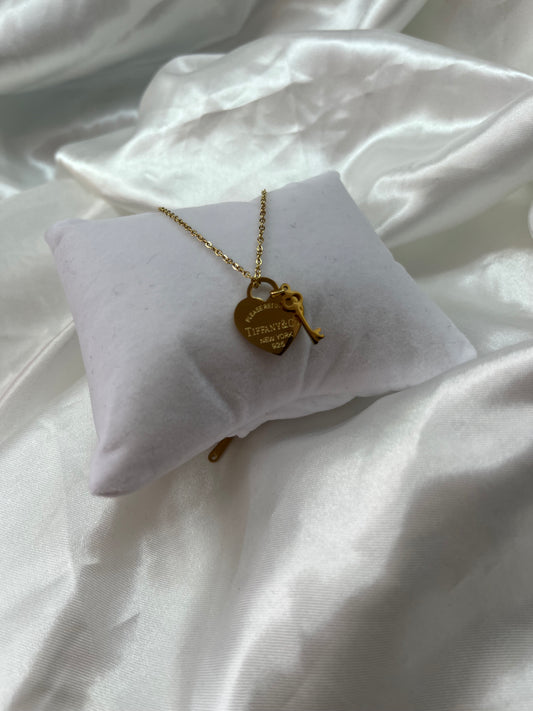 Gold heart keylock tiff necklace