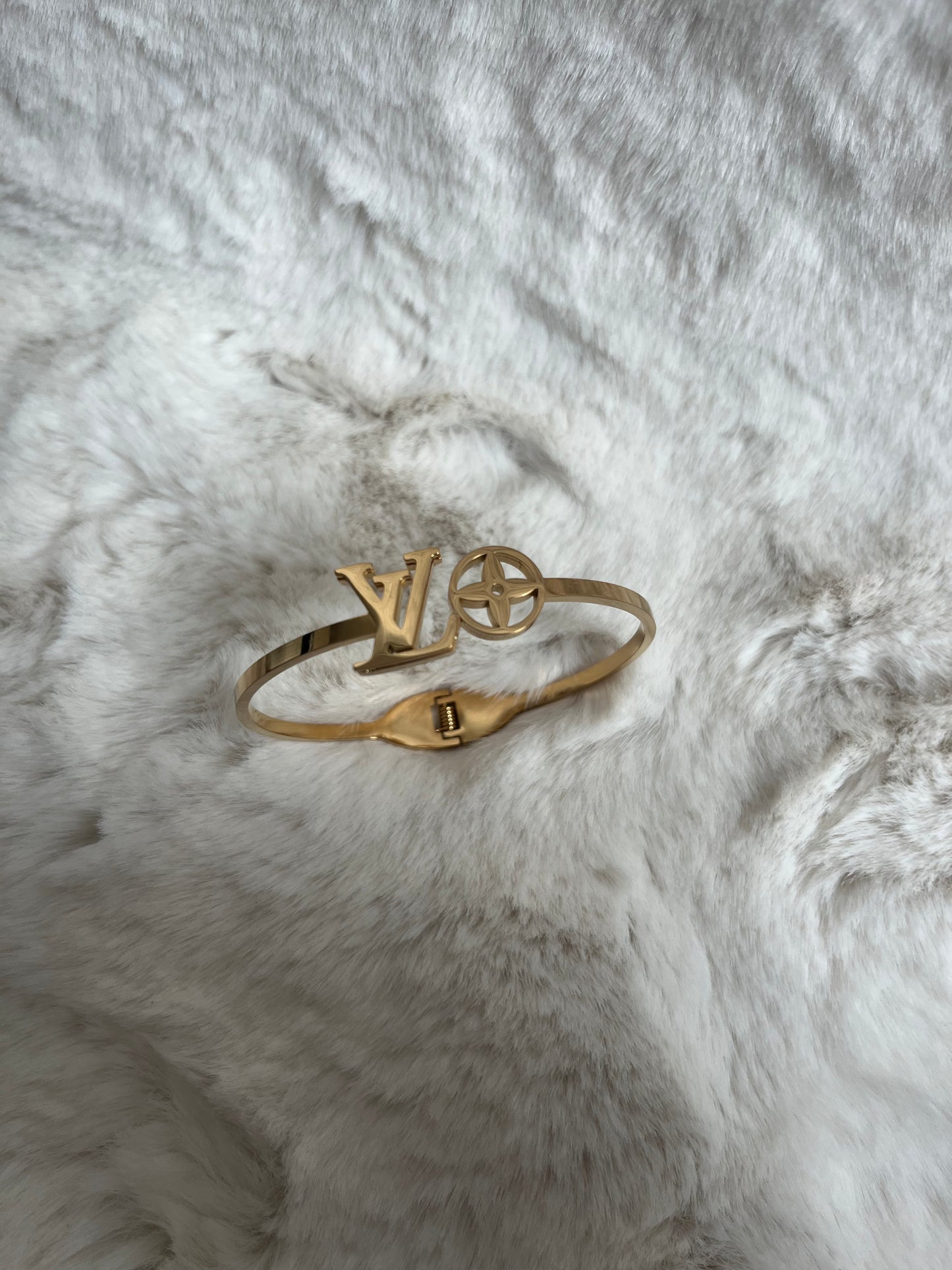 Gold clover luvu open bangle