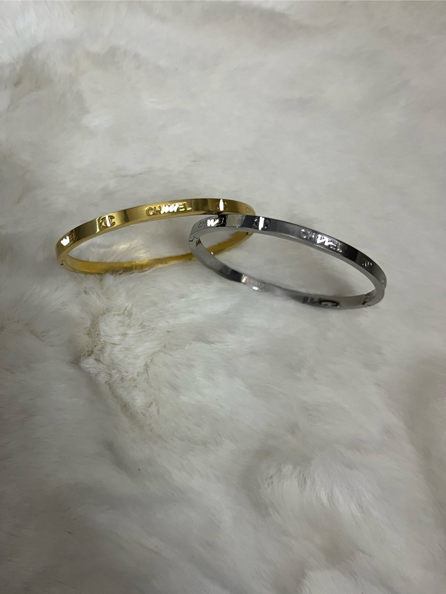 Thin gold or silver all-round Cece bangle