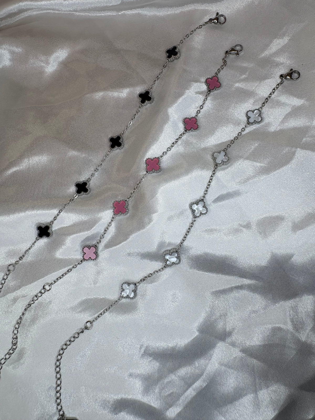 Mini dainty clover Colour Bracelets