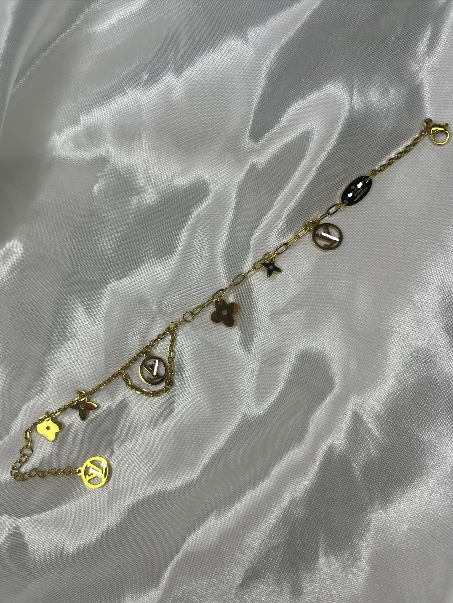Gold dangle luvu clover bracelet