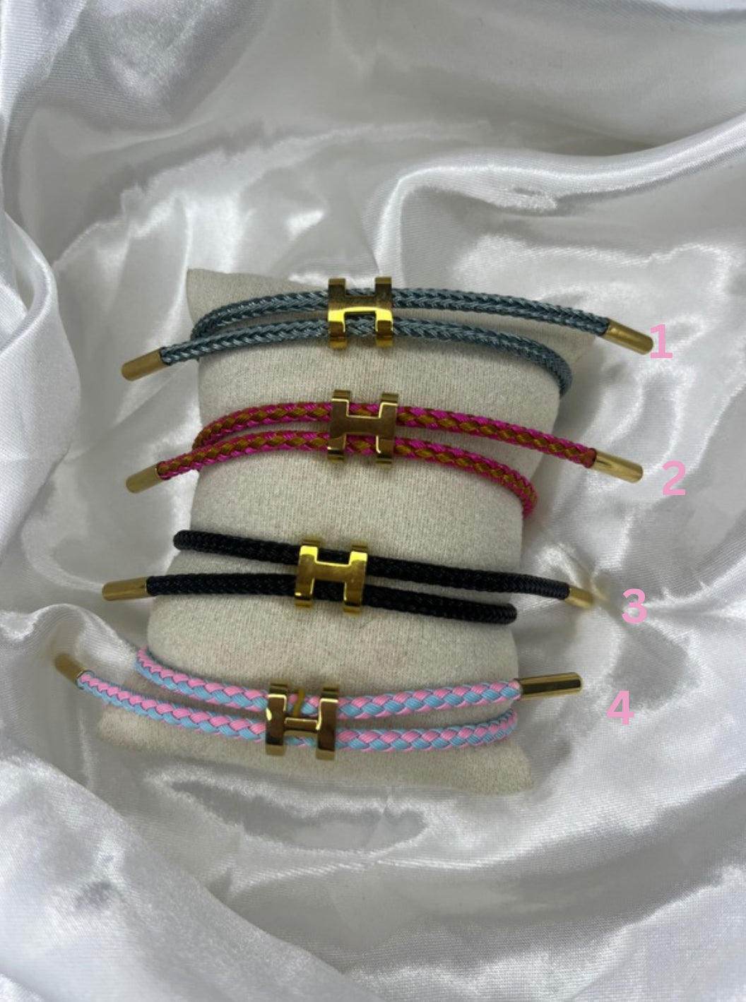 Gold coloured H adjustable bracelet