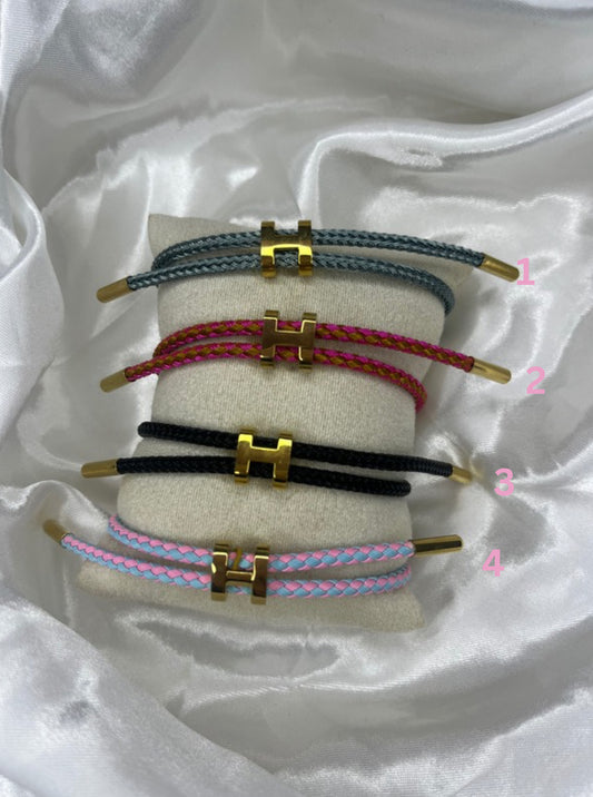 Gold coloured H adjustable bracelet