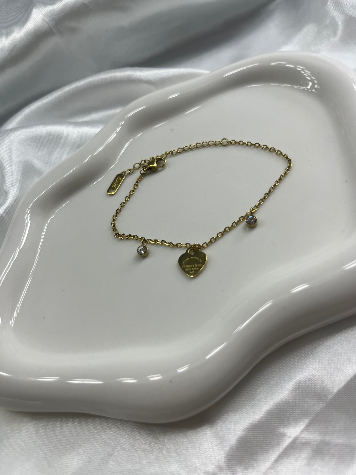Dainty gold heart tiff diamond bracelet