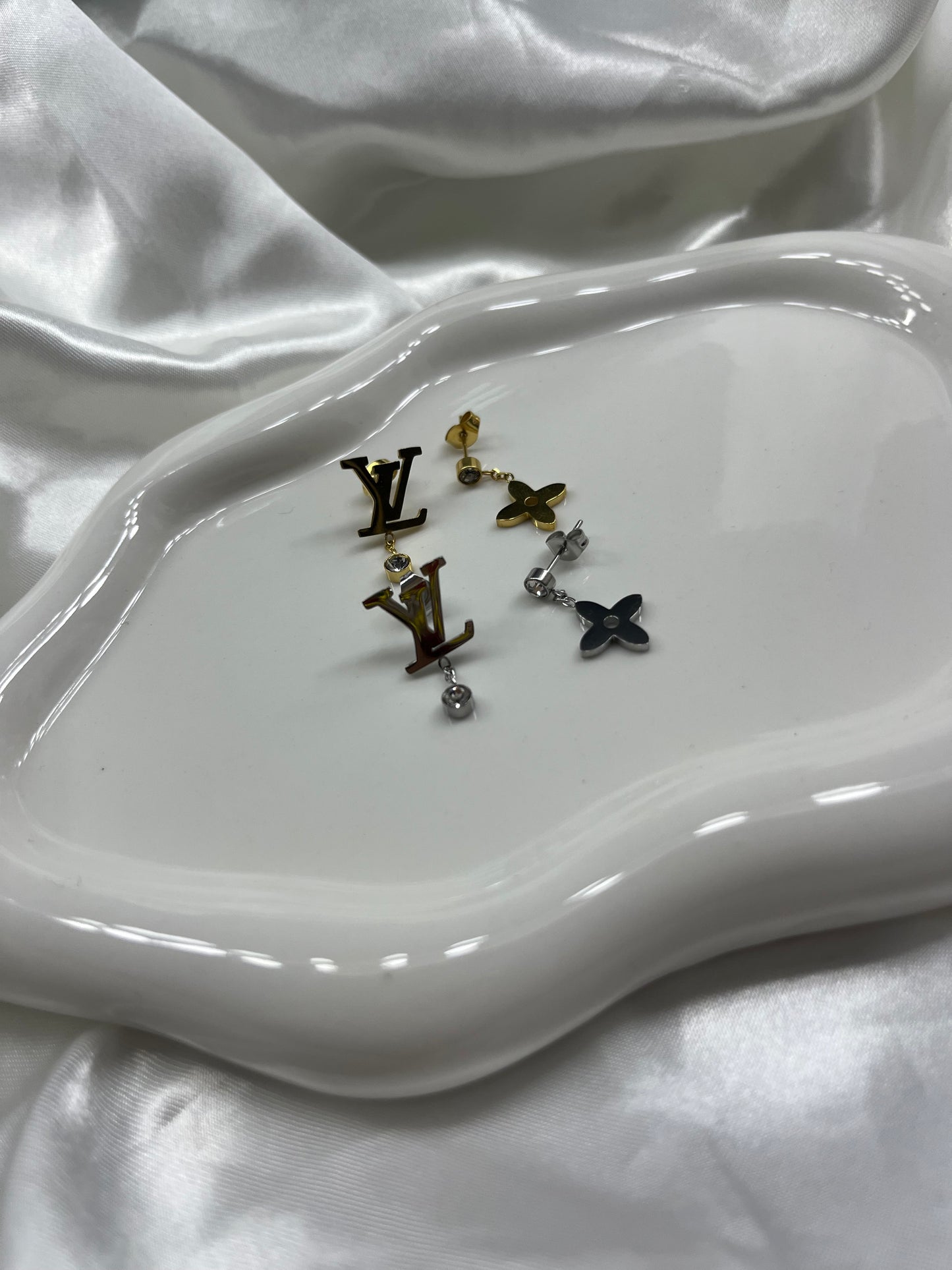 Gold or silver luvu clover earrings