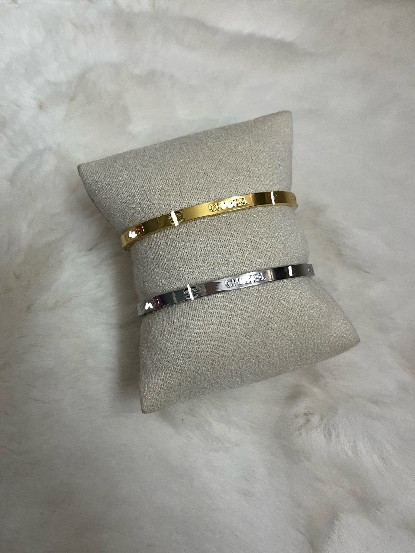 Thin gold or silver all-round Cece bangle