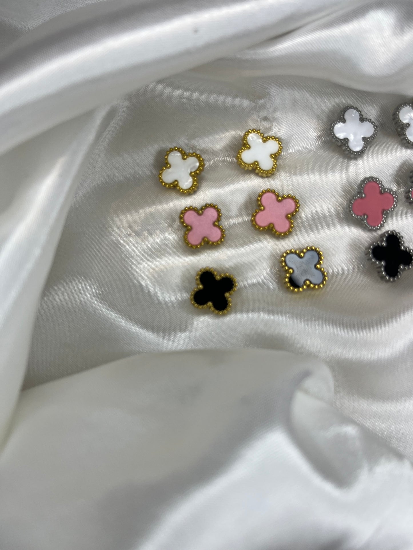 Gold or silver colour clover earrings