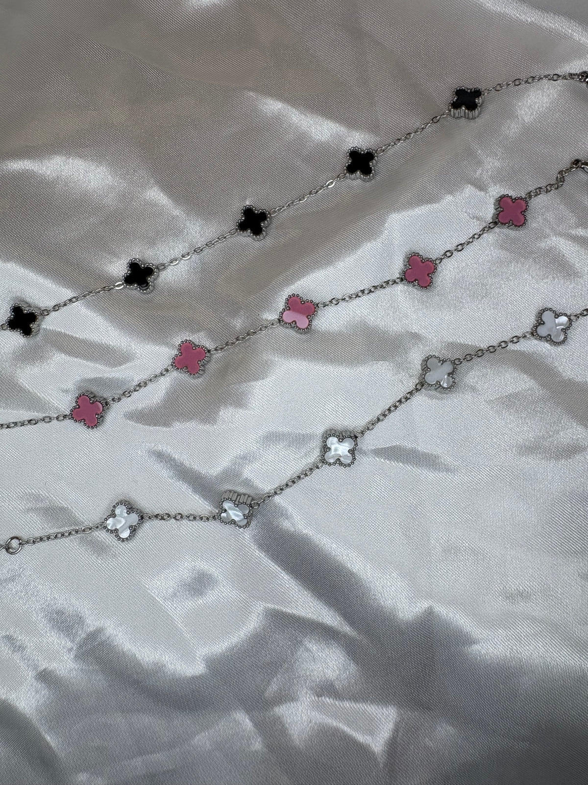 Mini dainty clover Colour Bracelets