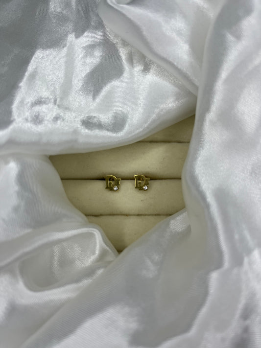 Mini gold DD Diamond earring