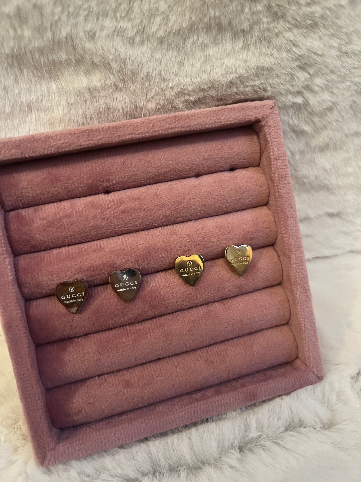 Gold or silver GG heart earrings