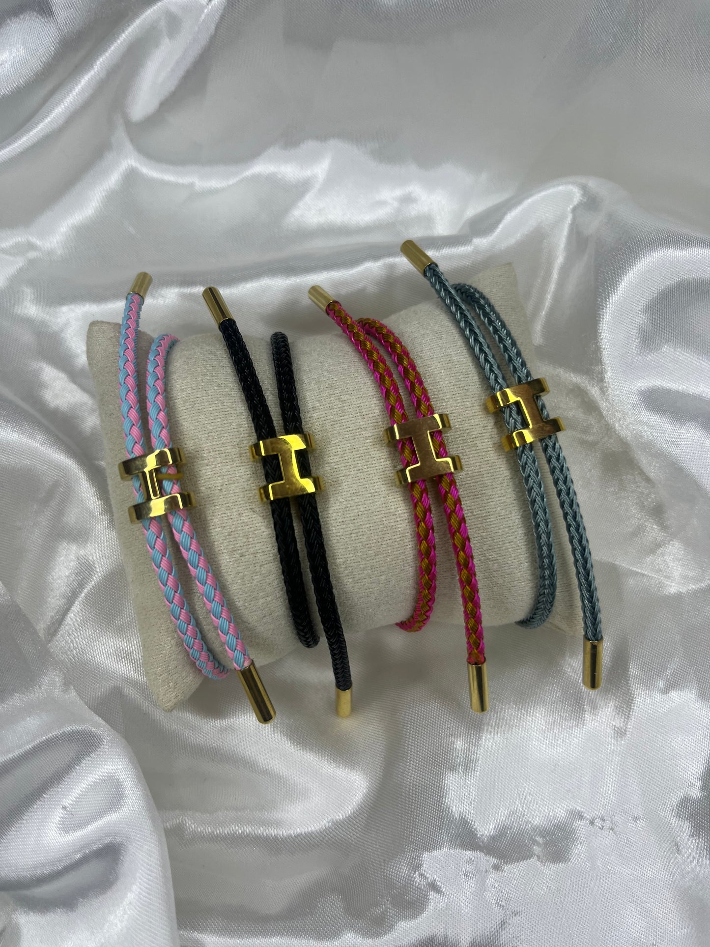 Gold coloured H adjustable bracelet