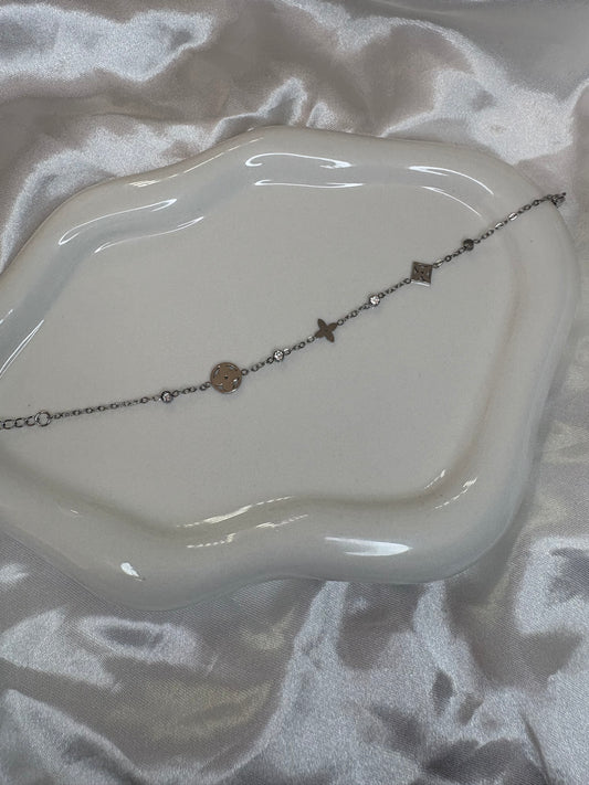 Silver clover Diamond dainty bracelet