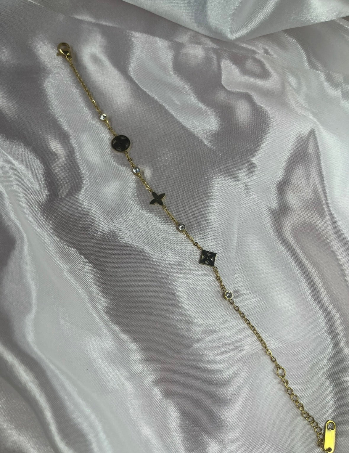 Gold Diamond Clover Dainty bracelet