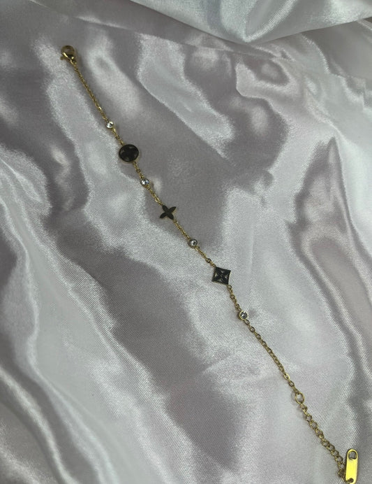 Gold Diamond Clover Dainty bracelet