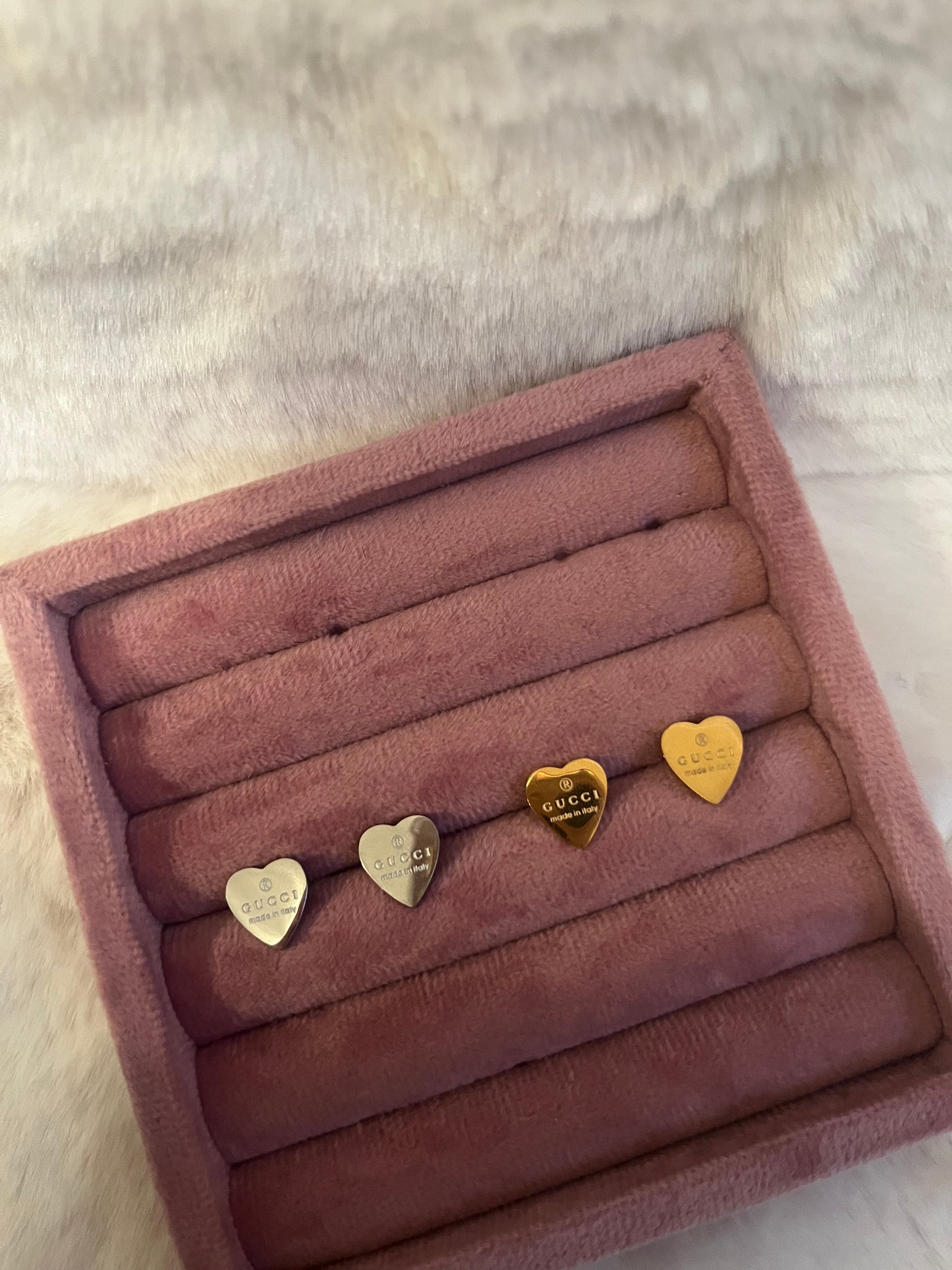 Gold or silver GG heart earrings