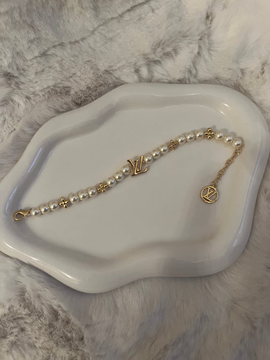 Gold Pearl Luvu clover bracelet